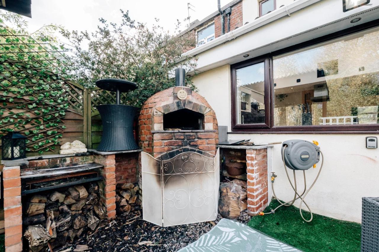 Villa Luxury Unique Townhouse With Hottub & Pizza Oven Bolton Exterior foto